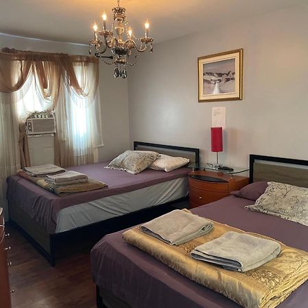 Self Service Small Breakfast, 2 Double Beds Private Room Montreal Exterior photo